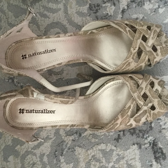 Naturalizer Snake Print Heels!! - Picture 6 of 7